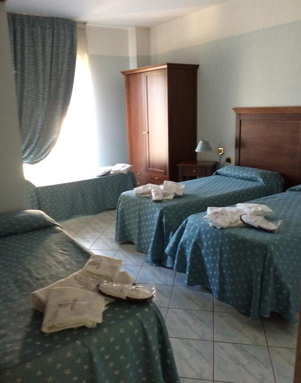 Hotel D.G. Garden بينيفنتو الغرفة الصورة
